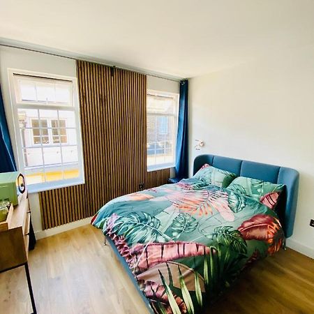 New Studio Flat Overlooking City Centre Kingston upon Thames  Extérieur photo
