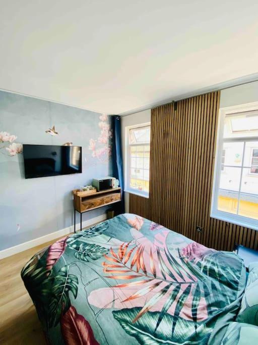 New Studio Flat Overlooking City Centre Kingston upon Thames  Extérieur photo