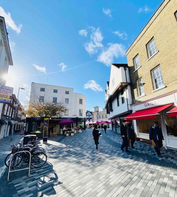 New Studio Flat Overlooking City Centre Kingston upon Thames  Extérieur photo